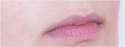薄が薄く、老けて見られがち 唇が薄くて幸薄そうだといわれる⋯