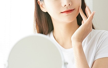 30年の豊かな経験と、自然な仕上がりになるコムロ式施術で多くの方のお悩みを解決してしました。