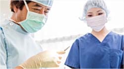 切開部分をナイロン糸で縫合します。